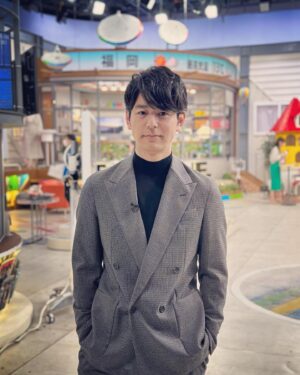Satoshi Tsumabuki Instagram - 遅くなりましたが…

明けましておめでとうございます。今年もよろしくお願いします🎍

2023年の抱負は「良い加減であること」。
もちろんいい意味の方です。

何事も頑張りすぎず、ほどほどにしておけば、同じ景色もまた違った風に見えるかも。

皆様にとって、今年も良い年でありますように…✨

#2023年
#良い加減
#仕事始め
#テレビジャック
#thetime
#ラヴィット
#ひるおび
#ゴゴスマ
#nスタ
#getready

A belated Happy New Year to all!! Asking all for your continued support!!🎍

My goal for 2023 is to be “iikagen.” Which can have 2 different meanings; either being, “sloppy” or “moderately.”
Of course, I mean it in the better way.

I want to live my life moderately, without being overbearing in any way.
This is how I want to live for 2023.

And may this be a year of great progress for all!!

#2023
#movingforward
#ayearofprogress
#newproject
#tvjack
#thetime
#yearoftherabbit
#hiruobi
#gogosma
#nsta
#getready