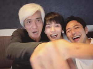 Satoshi Tsumabuki Instagram - #誕生日

だいぶ遅れてしまったが、事務所の後輩、日向亘の20歳の誕生日のお祝いを浩市さんと

亘と初めて会った時はまだ中学生だったかな

あっという間に身長も抜かされてしまった

そんな亘とお酒が飲める日が来るなんて…
感慨深いなぁ

まだまだ始まったばかりの俳優人生をとことん楽しんでな

浩市さん、ありがとうございました！

#日向亘
#佐藤浩市
#20歳
#誕生日おめでとう