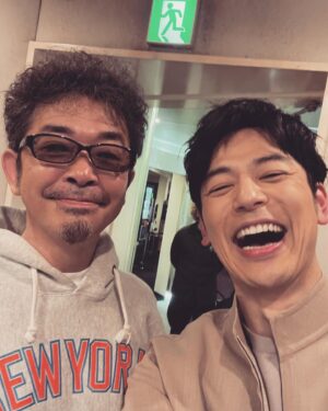 Satoshi Tsumabuki Instagram - 先日、久しぶりにお会いしました

私の永遠の憧れ、奥田民生様

私は本当に、奥田民生になりたいボーイなんです

もっといっぱい話したかったなぁ

#奥田民生
#何の仕事かは乞うご期待！
#奥田民生になりたいボーイと出会う男すべて狂わせるガール　は関係ありません！