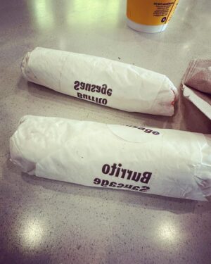 Satoshi Tsumabuki Instagram - #mcdonalds 

#夜マック店長、本場アメリカで朝マック食べる

Sausage Burrito美味しかった！
アメリカ限定なのかな？サルサソースとの相性抜群

#夜マック 
#朝マック 
#マクドナルド
#ロサンゼルス