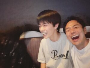 Satoshi Tsumabuki Instagram - #誕生日

だいぶ遅れてしまったが、事務所の後輩、日向亘の20歳の誕生日のお祝いを浩市さんと

亘と初めて会った時はまだ中学生だったかな

あっという間に身長も抜かされてしまった

そんな亘とお酒が飲める日が来るなんて…
感慨深いなぁ

まだまだ始まったばかりの俳優人生をとことん楽しんでな

浩市さん、ありがとうございました！

#日向亘
#佐藤浩市
#20歳
#誕生日おめでとう