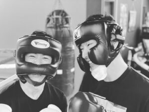 Satoshi Tsumabuki Instagram - 今日は佑とボクシング🥊

いい汗かきました

#柄本佑
#ボクシング仲間
#むしろ先輩