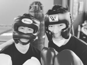 Satoshi Tsumabuki Instagram - 今日は佑とボクシング🥊

いい汗かきました

#柄本佑
#ボクシング仲間
#むしろ先輩