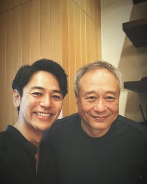 Satoshi Tsumabuki Instagram - #李安

尊敬するアン・リー監督と対談

自分の人生で最も影響を与えた映画「ブロークバック･マウンテン」

この映画との出会いが、私の大きな転機に繋がりました

「時に、俳優というのは不公平だ。どうしても目を惹きつけてしまう俳優がいる。たとえ隣で誰かがどんなに良い芝居をしたとしても。私の心の中で、ヒース•レジャーは今でも最高の俳優です。」と仰った監督は、まだ彼と撮影をしているようにも見えた

俳優にとって最も重要なことはfreshであること

その言葉を胸にこれからも頑張りたいと思います

#anglee
#brokebackmountain 
#heathledger 
#僕のために時間を作ってくださりありがとうございました

I had a conversation with the movie director Ang Lee whom I respect very highly. 

“Brokeback Mountain” is the most influential film to me in my life as an actor.

Encountering this movie was a big turning point in my acting career.

The director said to me, “Actors are unfair.  There are some actors who just fascinate you, no matter how good others play out their roles in the same scene.  In my mind, Heath Ledger is still hands-down the best actor.” The director, as he was saying this, seemed like he was in the moment of actually filming him.

He also said, “Keeping a fresh mind is the most important thing for actors.”

From now on, I will do my best while keeping his words tucked away deep in my heart.

I am very grateful to him for making this special time for me.

#anglee
#brokebackmountain 
#heathledger