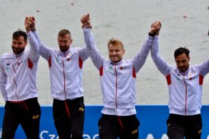 Saúl Craviotto Instagram - Medalla de bronce 🥉 en la Copa del Mundo.

Esta era la única prueba internacional antes del los JJOO de París. Sabemos dónde estamos en la actualidad y esto nos motiva para seguir luchando.

Paso a paso, con actitud, con cabeza y creyendo que se puede… lo vamos a lograr, estoy 100% seguro 🧠👊🇪🇸

@miguelgf200 haz que ocurra otra vez 🙏

📷 @rfepiraguismo