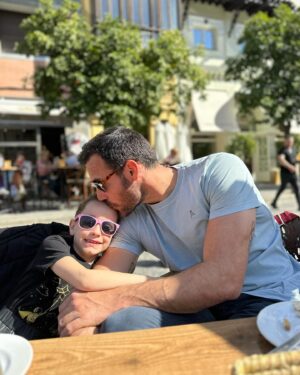 Saúl Craviotto Instagram - Domingo inmejorable con mis chicas ☀️😎🥰