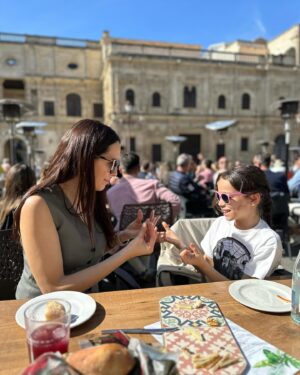 Saúl Craviotto Instagram - Domingo inmejorable con mis chicas ☀️😎🥰