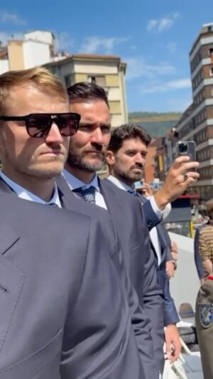 Saúl Craviotto Instagram - 🎖️Día de las Fuerzas Armadas🎖️ Un honor vivirlo desde tan cerca junto a mis compañeros de equipo. Orgullosos de la labor que hacéis, ¡GRACIAS! 🫡🇪🇸 

#diadelasfuerzasarmadas