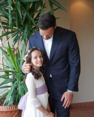 Saúl Craviotto Instagram - Ayer fue un día mágico en la vida de mi hija Valentina. No puedo estar más orgulloso y quererte más 💕