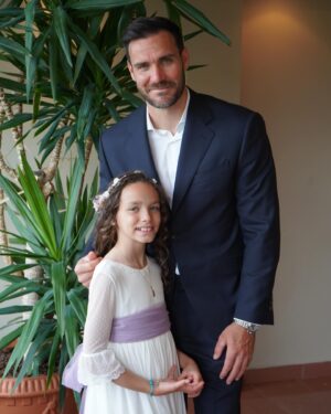 Saúl Craviotto Instagram - Ayer fue un día mágico en la vida de mi hija Valentina. No puedo estar más orgulloso y quererte más 💕