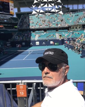 Saúl Lisazo Instagram - Cuando me conseguían buenos asientos en el open de Miami😢😂#tbt