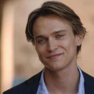 Saul Nanni Instagram - Love & Gelato is now streaming worldwide on @netflix 🌍🌎 

Ho avuto il piacere di recitare in inglese quindi vi consiglio di guardare Il film in lingua originale. Per chi non se la sentisse la mia versione italiana è stata doppiata da @federico_campaiola 
See you there, don’t miss it😇