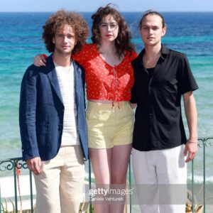 Saul Nanni Instagram - Love & Gelato is now streaming worldwide on @netflix 🌍🌎 

Ho avuto il piacere di recitare in inglese quindi vi consiglio di guardare Il film in lingua originale. Per chi non se la sentisse la mia versione italiana è stata doppiata da @federico_campaiola 
See you there, don’t miss it😇