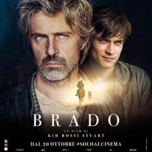 Saul Nanni Instagram - Da oggi BRADO é al cinema.

Finalmente ci siamo, finalmente possiamo realmente condividere con voi questa avventura. 
É stato un film duro per noi attori e per tutta la troupe. Ognuno di loro  e’ stato fondamentale (li ho fotografati tutti e li trovate nella terza foto, qualcuno é scappato…). 
Non si sa veramente quanto lavoro ci sia dietro ad  un film finché non lo si vive. Quando si crea un film si fa tutto in funzione degli occhi (e del cuore) degli spettatori, e qui di cuore ce ne e’ tanto, tanto quanto l’impegno che ognuno di noi ci ha messo. 
Ed è proprio questo che regala la magia del cinema. La solidarietà, il lavoro di squadra, il set. Un set che in questo caso ha creato una vera famiglia, alla quale mi sento legatissimo.

È il caso di dire che tutti abbiamo galoppato, insieme, verso lo stesso obiettivo. 

Vi aspettiamo al cinema, con la speranza che Brado possa riuscire a toccarvi da vicino, proprio come ha fatto con noi. 

UN PADRE, UN FIGLIO, E UN CAVALLO RIOTTOSO.