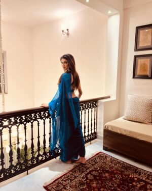 Sauraseni Maitra Instagram - इन आँखों की मस्ती 💙

Thank you for the wonderful wonderful evening @abhijitpl2 
#blueisthewarmestcolor