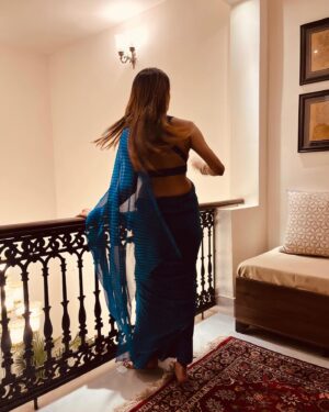 Sauraseni Maitra Instagram - इन आँखों की मस्ती 💙

Thank you for the wonderful wonderful evening @abhijitpl2 
#blueisthewarmestcolor