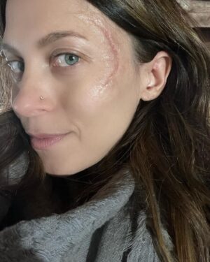 Savannah Welch Instagram - Some BTS! Episode 3: BORDERS 🩸We clearly had no fun at all. 😆💪🏽 Such an incredible experience to work with these women on this show, sleet & all!

@handmaidsonhulu #handmaidstaleseason5