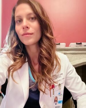 Savannah Welch Instagram - Tune in TONIGHT for new Episode "Boys Don't Cry", Written by Garrett Lerner & Adam Weissman, Directed by THE Mike Listo. 💥 #teambabyF, amiright @thechristinachang_ ?! 🤓