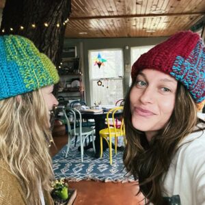 Savannah Welch Instagram - Sep'rated at birf. Coziest hats by my girl @apharmakis. 💞

#soulsis #dreamgirlmaterial #scorpiorising #bestbud