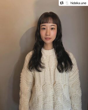 Sawako Fujima Instagram - 今年も終わるので…✂️♡
安定のオン眉復活！！

#Repost @hideka.une with @use.repost
・・・
☃️
knitにブラウンカラーと
ゆるっとパーマが
冬な感じでかわいいです
いつもありがとうございます☺︎

冬はぬらすのが寒いので髪が柔らかくなる
トリートメントムースでスタイリングすれば
寒くなく重くなく柔らかい質感に❄️

1月と2月のご予約がほとんど埋まってきております
netで×の場合、既存のお客さまは
フルネーム、メニュー、希望日時を記入のうえ
DMにてお気軽にご連絡ください
ご新規さまはnet予約からお願いいたします

2月22日からは中目黒の新店舗でのご案内です
22日から2月29日までは既存のお客様のみ
DMからのみのご予約となっております。
新店舗おたのしみに〜☺︎

une英香

#英香hair#パーマ#オン眉#ブラウンカラー