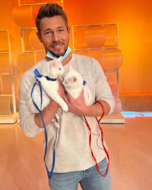 Scott Clifton Instagram - Well, the cat’s out of the bag.*

Joining @therealpriceisright for Adoption Week was a blast. Huge thanks to everyone at Studio 33 for letting me play along.

*No felines were actually put in any bags.