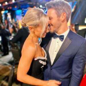 Scott Clifton Instagram - I need to be better about taking pictures at these things, but here’s Elle and me (with a special guest appearance by your favorite tv billionaire) at that fancy shindig last night. @daytimeemmys 🥂