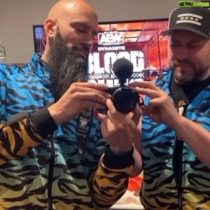 Scott Colton Instagram - You ever given a 4hander before? @brancutler showing me the ropes on how to film… this week on BTE!