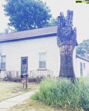 Scott Colton Instagram - I’m not a Trekkie but I’m driving around Peru, IL getting ready to for tonite’s @dreamwavewrestling show and I saw this. This is so cool!!!
#startrek #trekkie