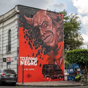 Scott Derrickson Instagram - Repost from @revistapicnic
•
Mural producido y gestionado por PICNIC para @universalmx, debido al próximo estreno del filme "The Black Phone" que será el 23 de junio 2022. La ilustración es de @mike_sandoval_ y fue replicada en gran formato por el muralista @alter_os ✍️🖤📞.
Fotos por: @luxtamx 

#mural #blackphone #universalstudios #universalpictures #muralart #muralism 
#muralpainting #murals #muralista