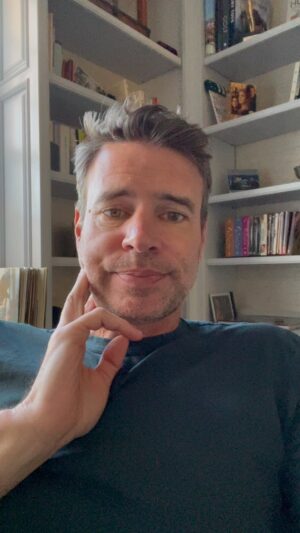 Scott Foley Instagram - #Thanksgivingshopoing with @themeanchick seems to be complete...for now. Thanks for tagging along! Hope y'all have a great holiday!