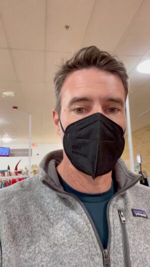 Scott Foley Instagram - #thanksgivingshopping Leaving “The Goods” with @themeanchick