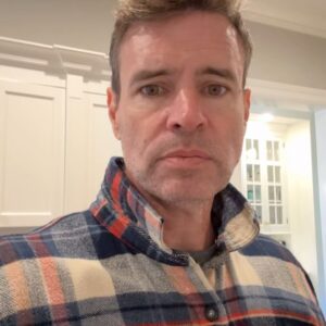 Scott Foley Instagram - Still chewing gum. And some pre shopping planning. Hold your excitement as I am holding mine. #thanksgivingshopping