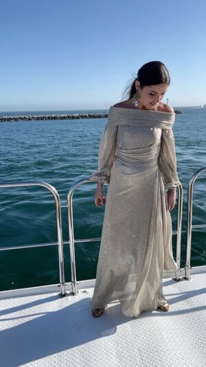 Scott Foley Instagram - This is @themeanchick while shooting #InventingAnna last year. It’s out on @netflix  today!! Thanks to @shondaland and @tomverica for their support and the lovely @lynpaolo who styled this show fabulously! 
Who’s watching!?!