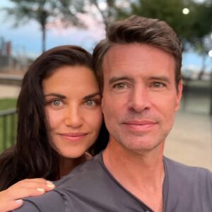 Scott Foley Instagram - My girl came to visit! She may have brought some kids with her!  #chicago #TheBigLeap @themeanchick