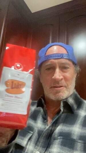 Scott Patterson Instagram - 🧢 NOW AVAILABLE TO SHIP!🧢 CALL 888-702-7873 ☎️ Luke’s Diner Blend, Dragonfly Inn “Talk Fast” Blend with 2X CAFFEINE, & our Stars Hollow Signature Blend in Creamy Hazelnut ! Three delicious Gilmore Girls cobranded coffees from @scottypsbigmugcoffee & @wbtourhollywood 
🧢
OPTIONS: Box of 3 Gilmore Girls coffees (ground), all one blend OR you can mix and match! 
☕️
COST: $19.95 per bag plus tax & flat rate shipping of $12, Continental U.S. only. 
💙
DETAILS: We are not currently selling online, but we are now shipping from the @wbtourhollywood Studio Store! ☎️ 
ORDER: Please call to speak to a WB representative to place your order. Phone number can be accessed through the Linktree in our bio. New toll free number is 888-702-7873 
☕️
ENJOY: Warner Bros will process your order & ship to you! 
🎥 
Also available in the Warner Bros. Studio Store in Burbank, CA! ☕️ Link 🔗 in bio for details! ☕️ Sign up for @scottypsbigmugcoffee updates by emailing us at support@scottyp.com! ☕️ 
.
.
@warnerbrostv @warnerbrosentertainment @gilmoregirls @iamallinpodcast 
.
.
.
#GilmoreGirls #warnerbrosstudiotour #warnerbros #scottpatterson #lukedanes #lukesdiner #coffeecoffeecoffee #scottypsbigmugcoffee #starshollow #dragonflyinn #coffeeoftheday #coffeesofinstagram #sundaycoffee #favoritecoffee #coffeeinaniv #coffee2024 #dragonfly #iamall #iamallinpodcast #mothersday #lorelaigilmore #rorygilmore #lukeandlorelai #burbank #motherdaughter