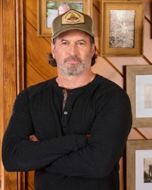 Scott Patterson Instagram - 🇨🇦 SEASON 2 PREMIERE of Sullivan’s Crossing for Canada 🇨🇦! This Sunday, April 14th at 9:00 ET/PT on @ctv ! Get ready by binging Season 1! LINK IN BIO 📺 @sullivanscrossingctv 
🏕️ 
@ctv_pr @robyncarrwriter @scottgordonpatterson #SullivansCrossing #CTV #ScottPatterson #novascotia #halifax #sullysullivan #whattowatch #seasonpremiere #robyncarr