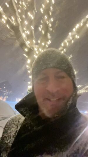 Scott Patterson Instagram - 🎊 Happy New Year to one and all! Wherever you are ringing in the New Year, my wish to you is for 2023 to be your best year yet! Hope to visit you all soon! xo S 🎊
🧢 
@scottgordonpatterson @scottypsbigmugcoffee @scottpattersonmusic @iamallinpodcast @gilmoregirls @iheartpodcast 
❄️ 
#lukedanes #scottpatterson #iamallinpodcast #gilmoregirls #scottypsbigmugcoffee #aspen #aspencolorado #starshollow