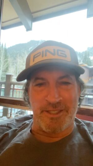 Scott Patterson Instagram - ⛄️ Merry Christmas, Happy Holidays to the best fans on any planet in any galaxy. Love you all! - xo S🎄Please tell me where you are from & where you are celebrating. I am from New Jersey & celebrating in Aspen!!
🧢
@iamallinpodcast @iheartradio @warnerbrosentertainment @wbtourhollywood @iheartpodcast @gilmoregirls  @scottgordonpatterson @scottypsbigmugcoffee @scottpattersonmusic 
#gilmoregirls #lukedanes #starshollow #lukesdiner