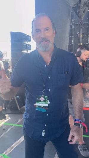 Scott Patterson Instagram - Easy for me to say…. LOL

@iheartpodcast @iheartfestival @iheartradio #iheartfestival2022 @scottgordonpatterson