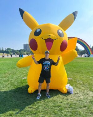 Scott Porter Instagram - Was able to join the #PokemonGOFest2024 fun in NYC yesterday and what an AWESOME experience!!! And that view.

Catching shinies is more fun like this. Hung with the community in the park experience on Randall’s Island, caught 30 shinies (the NYC City Backdrop goes HARD), raided through #CentralPark with hundreds of other trainers for the city experience, met some awesome folks like Daxi and Billy, chilled with some Pokémon pals like Snorlax…and maybe went a little too HAM in the merch shop. Oooooops.

I wish I could’ve stayed to play the rest, but had to get back. Two days left for y’all to join in on the fun with the whole @pokemongoapp community!!!

Thanks for having me, y’all! Can’t wait till next time! @nianticlabs 

#PokemonGOPartner #teaminstinct⚡