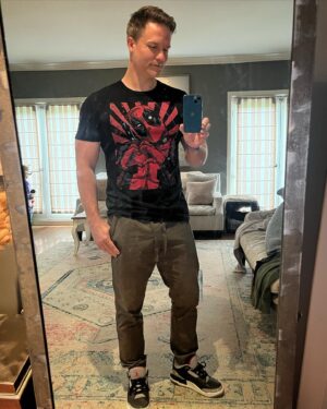 Scott Porter Instagram - Deadpool X Wolverine @WizkidsHeroClix #Unboxing incoming! And lemme tell you, this set is a LOT of fun.

Can’t believe this is one of my jobs. A job where I get to rep a game I love and a job where I “have” to “research” the character’s comic book histories before I crack each new set open.

This one was an incredible journey of nostalgia for me. These old 80’s and 90’s @marvel X-Books are what I grew up with and I absolutely LOVED that era. May have read a couple extra stories on top of what I had to…oops. New Mutants, the OG Deadpool arcs, and some new stuff, too.

And just look at those panels, @jimlee’s #XMen, @jaeleeart’s #XFactor with that Cyke and Jean, and @real_greg_capullo in #XForce with one of the most loaded Cable’s you’ll ever see. 

Get ur chimichangas ready folks… #HeroClix