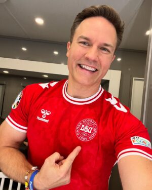 Scott Porter Instagram - Go get this win and move forward!

@herrelandsholdet #ForDanmark ⚽️ 
#Euro2024 @euro2024