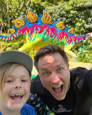 Scott Porter Instagram - Happy Birthday to the Bubba AND @legolandcalifornia! 

The park never gets old and the new builds in #DinoValley are soooo cool. Add in some old favorites like Grauman’s (the kids just went in real life, too!) and new builds like SoFi (!!!) in MiniLand, Dreamzz, Clover riding her first “big” coaster, and some Bionicle & Ninjago action and you know the whole family built an awesome day together!

Thanks #LegoLand!!! @lego