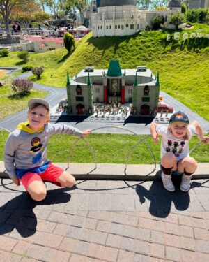 Scott Porter Instagram - Happy Birthday to the Bubba AND @legolandcalifornia! 

The park never gets old and the new builds in #DinoValley are soooo cool. Add in some old favorites like Grauman’s (the kids just went in real life, too!) and new builds like SoFi (!!!) in MiniLand, Dreamzz, Clover riding her first “big” coaster, and some Bionicle & Ninjago action and you know the whole family built an awesome day together!

Thanks #LegoLand!!! @lego