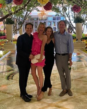 Scott Wolf Instagram - What happens in Vegas stays in Vegas. Until you post it on your socials. This was fun. @deadandcompany @spherevegas @kelleywolf @eileeninpc and Hoppy Bday @bobhopper.pc oh and @bobweir is a magic person still killing it and @johnmayer is a true genius walking among us. 🎸🙌🏻