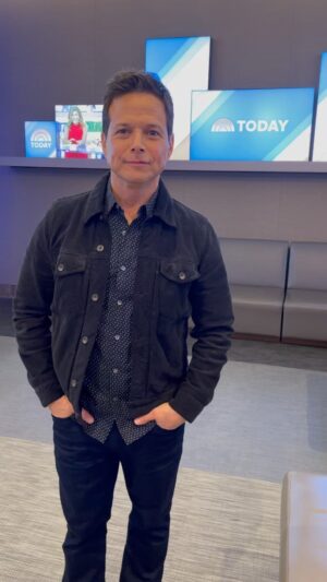 Scott Wolf Instagram - I’m on @todayshow today promoting my @netflix movie ‘Rescued by Ruby’ that comes out tomorrow! Catch me if you can….today! #today 

#rescuedbyrubynetflix #rescuedbyruby
#todayshow
#today