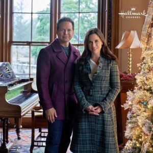 Scott Wolf Instagram - Repost from @hallmarkchannel
•
What royally big family secret will estranged siblings Lindsay @thereallacey and Brad @iamscottwolf find out on their trip to Scotland? 🤫 Tap ‘Remind Me’ to make sure you don’t miss #AMerryScottishChristmas, featuring "Home" by @cher and @michaelbuble! 🎤 🎶