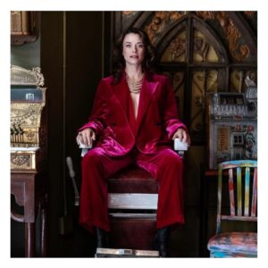 Scottie Thompson Instagram - Been contemplating sovereignty within self a lot lately. What it implies as a value by which to live. I’m super into the word. It implies so many aspects that appeal to me. So here’s me on a throne almost as bizarre and wonderful as the realm in which I exist in my mind and otherwise. The challenge is in getting comfortable in that state. And sitting is not yet my forte.
•
•
•
📸 @ulikula 
MU Hair @melissawonder_ 
@pasadenaantiquewarehouse