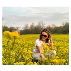 Scottie Thompson Instagram - Springtime in Ohio. So grateful to be working, and being here this time of year is quite the beautiful bonus. 
•
•
•
Thanks for inspiring the adventure @michaelstahldavid and @downtothefeltmovie @realcullendouglas for bringing me here in the first place.