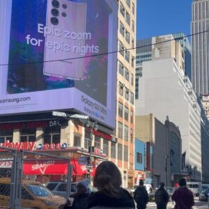 Sea Shimooka Instagram - haunting streets and screens everywhere 

#3bodyproblem #netflix #sophon